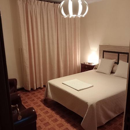 Habitacion matrimonial centro ciudad Oviedo Esterno foto